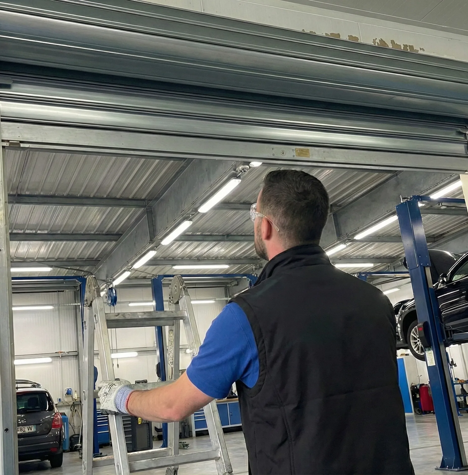 Une chaîne complète, du dépannage à la fabrication sur-mesure